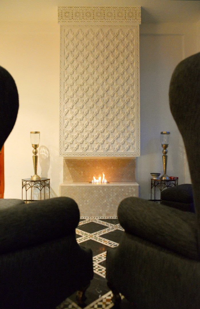 ModernSalonFireplace